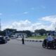 Prioritas Jalur Haji: Aksi Sigap Personel Polres Lombok Barat Amankan Rombongan di Bundaran GMS