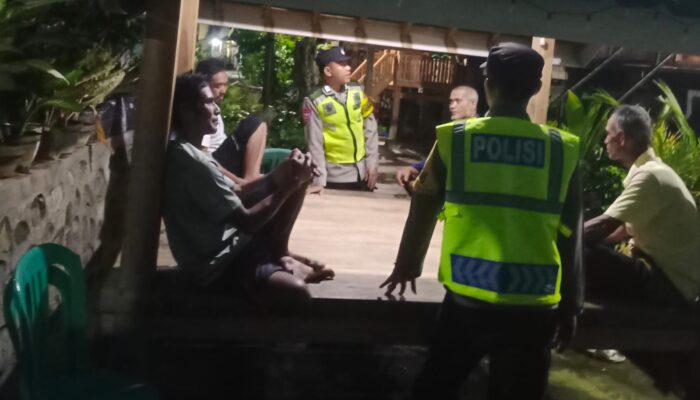 Patroli Dialogis Polsek Seteluk, Warga Dihimbau Waspada dan Jaga Lingkungan