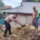 BHABINKAMTIBMAS DESA MATUA BANTU PEMBANGUNAN RUMAH WARGA TERDAMPAK BANJIR, WUJUD KEPEDULIAN DAN RASA KEMANUSIAAN