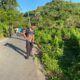 Jumat Bersih di Jalur Wisata Pantai Lawar, Polisi dan Warga Kompak Gotong Royong