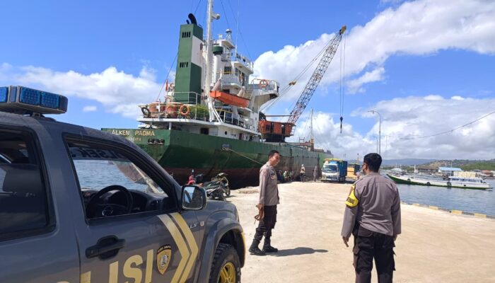 Laksanakan Patroli Rutin di Pelabuhan Syahbandar Sape, Polsek Sape Himbau Keselamatan Kerja