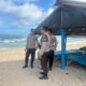 Masyarakat Menikmati Indahnya Pantai Wane,Polsek Monta Polres Bima Kabupaten Sigap Memberikan Rasa Aman dan Nyaman