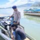 “Polisi Peduli” Satpolairud Polres Bima Kabupaten Bantu Aktivitas Masyarakat di Dermaga Bajo