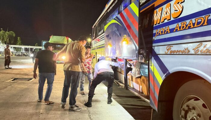 Keamanan Pelabuhan Lembar Diperketat, Truk dan Motor Diperiksa