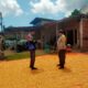 Bhabinkamtibmas Desa Jala Pantau Penjemuran Jagung Warga Dukung Ketahanan Pangan Nasional