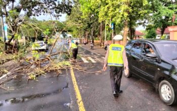 Satlantas Polres Lombok Barat Amankan Jalur Rawan