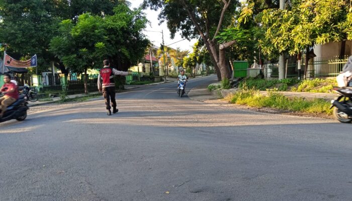 Jaga Keselamatan Warga, Personil Polsek Bayan Gelar ‘Rawan Pagi’ di Jalur Tanjung-Bayan