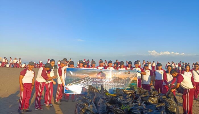 Sambut Hari Bhayangkara ke-80, Kapolda NTB Pimpin Aksi Bersih Pantai di Ampenan