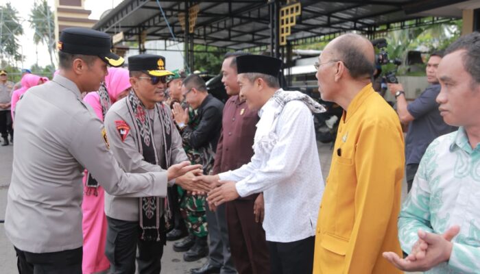 Kapolda NTB Salurkan Bansos dan Tanam Pohon Saat Kunker ke Polres Lombok Utara