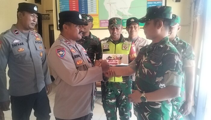 Danposramil Ambalawi Beri Kejutan HUT Bhayangkara ke-80 di Polsek Ambalawi, Perkuat Sinergitas TNI-Polri