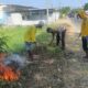 Peduli Kebersihan Lingkungan, Polsek Woha Bersama Pemdes Penapali Gelar Gotong Royong Bersihkan Sampah