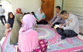 Sambang Dusun Gerepek, Sat Binmas Polres Lobar Sosialisasi Call Center 110
