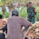 Babinsa Hadir Menguatkan Semangat Pelaku Usaha Kelapa Desa Rempek