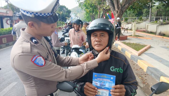 Utamakan Keselamatan, Sat Lantas Polres Bima Kota Himbau Pengendara Gunakan Helm SNI dan Safety Belt