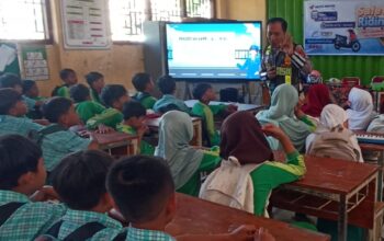 Kenalkan Rambu dan Rumus 4T, Sat Lantas Polres Lombok Barat Edukasi Siswa SDN 01 Cendi Manik