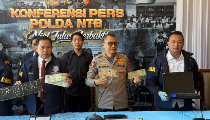 Ditreskrimum Polda NTB Tangkap 4 Tersangka Jaringan Pembuat STNK Palsu