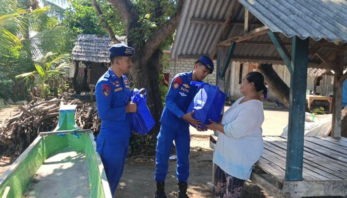 Gerakan 1000 Rupiah Ditpolairud Polda NTB Hadirkan Bantuan Sosial bagi Masyarakat Pesisir Lombok Timur