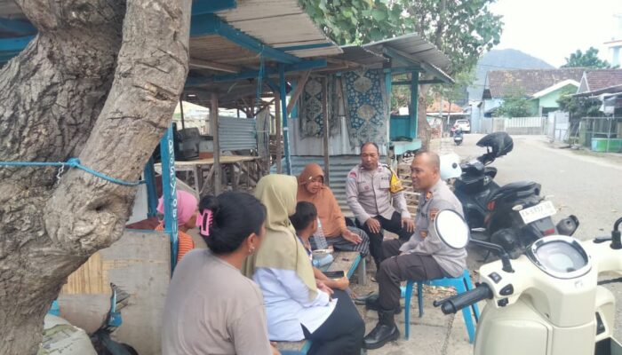Bhabinkamtibmas Polres Bima Kota Sambangi Warga Kelurahan Dara, Sampaikan Himbauan Kamtibmas dan Ajak Semarakkan HUT RI ke-81