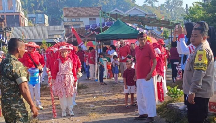 Ratusan Warga Gunungsari Kompak Ikuti Jalan Sehat