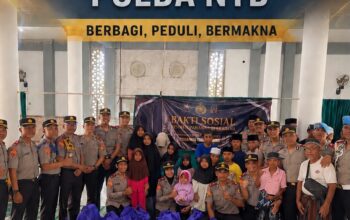 Hadir di Tengah Warga, Personel SIP Angkatan 56 Polda NTB Santuni Anak Binaan Yayasan GIB