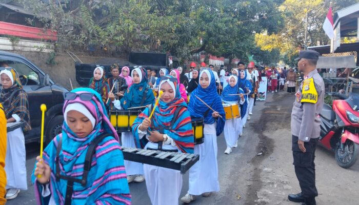 Polsek Ambalawi Amankan Karnaval HUT RI Ke-81, Arus Lalu Lintas Tetap Lancar