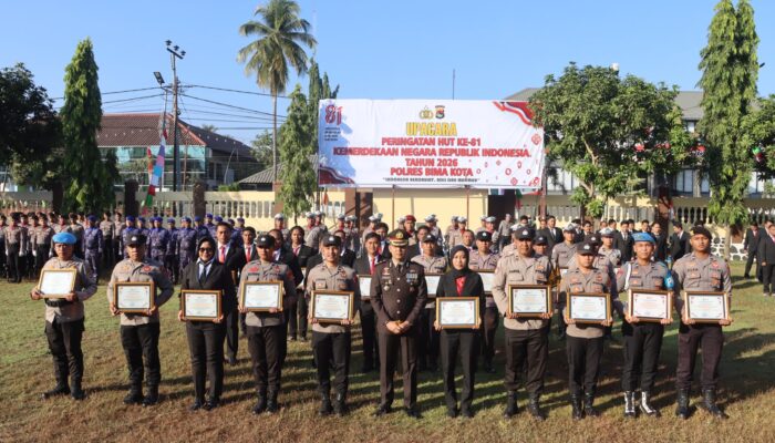 Momen Kemerdekaan, Polres Bima Kota Berikan Penghargaan kepada 28 Personel Berprestasi