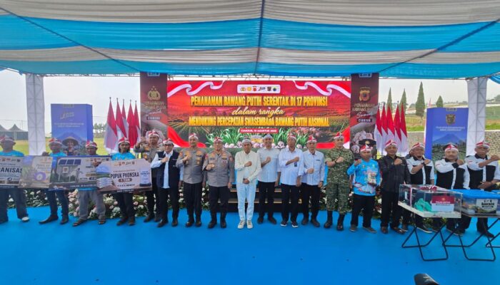Wujudkan Swasembada, Wakapolri Pimpin Langsung Penanaman Perdana Bawang Putih Serentak