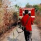 Kebakaran Lahan Kebun, Babinsa Ingatkan Warga Waspada