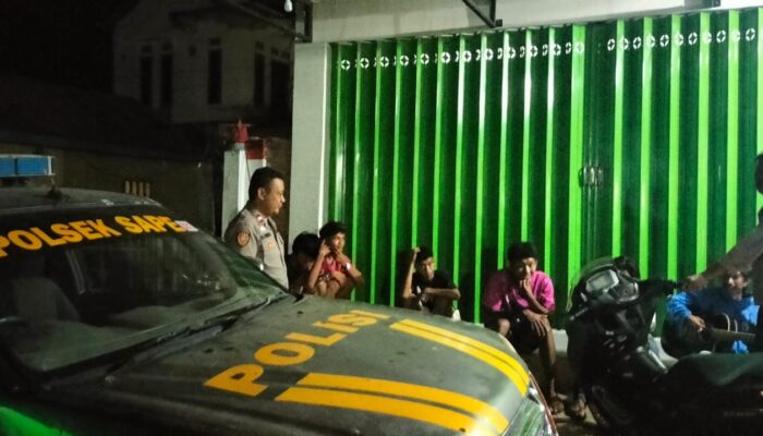 Polsek Sape Gelar Patroli Rutin, Sampaikan Imbauan Kamtibmas kepada Masyarakat