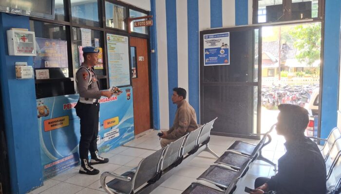 Propam Polres Bima Kota Sosialisasikan QR Code Yanduan Propam Polri kepada Masyarakat