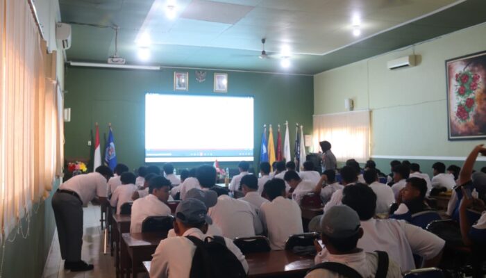 Tingkatkan Literasi Digital, SMAN 2 Tuban Edukasi Pelajar Terkait Peluang dan Risiko Teknologi AI