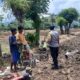 Bhabinkamtibmas Desa Kramat Imbau Petani Bawang Merah Sesuaikan Waktu Tanam dengan Kondisi Cuaca