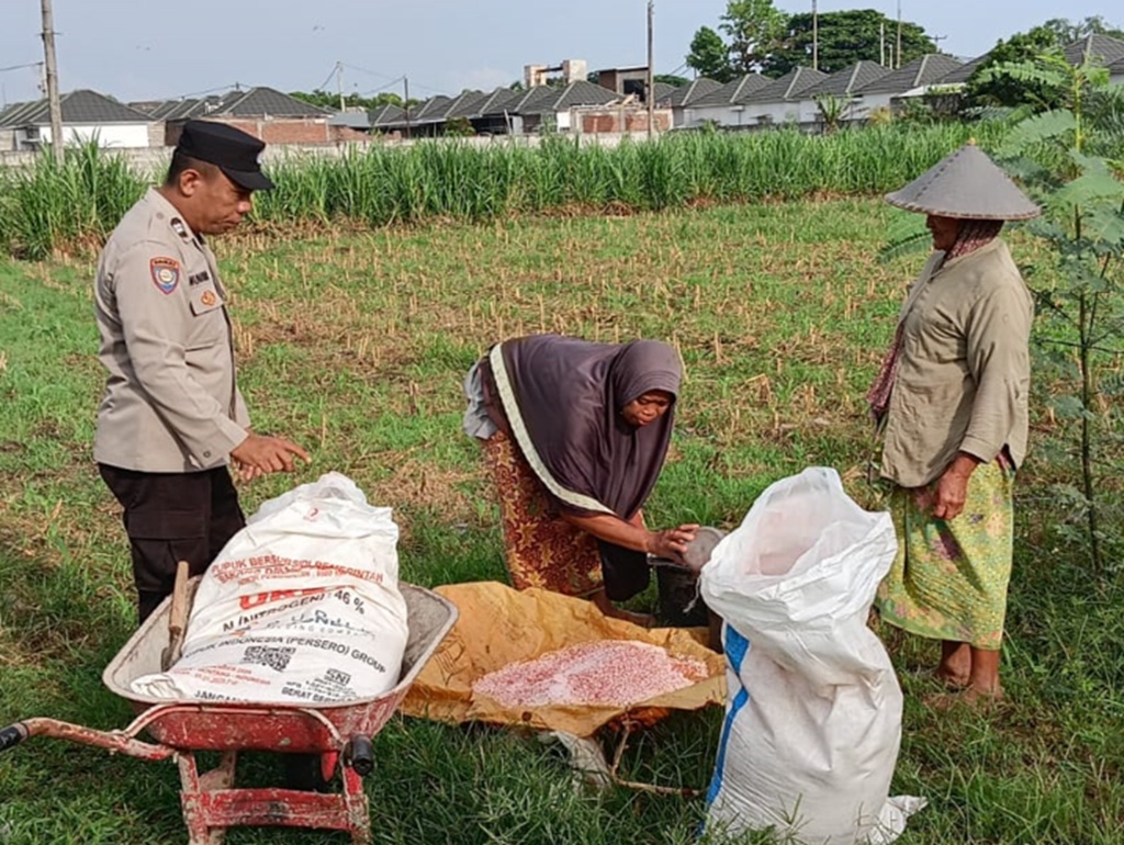 Perkuat Ekonomi Desa, Langkah Nyata Polsek Labuapi Dampingi Kelompok Tani di Karang Bongkot