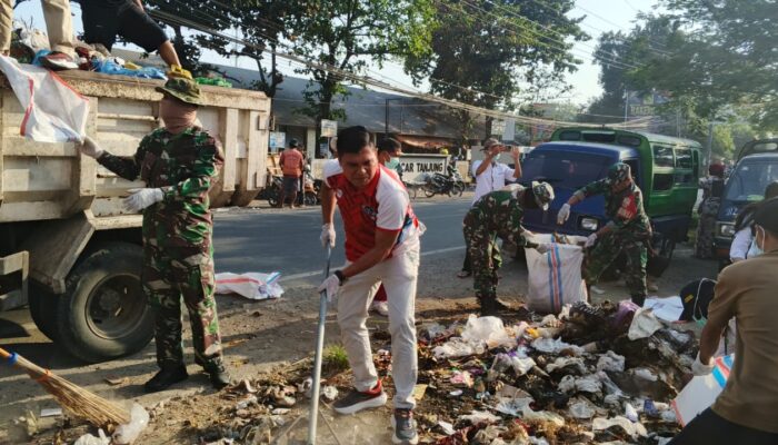 Sinergi Bersihkan Pasar Tanjung, Ciptakan Lingkungan Sehat