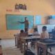 Polisi Peduli, Bhabinkamtibmas Polsek Tambora Isi Kekosongan Guru Agama Hindu di SDN 2 Labuhan Kananga