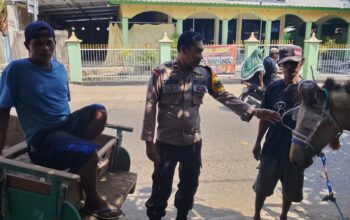 Bhabinkamtibmas Polres Bima Kota Sambangi Komunitas Gerobak, Sosialisasikan Call Center 110