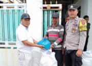 Bhabinkamtibmas Polsek Bolo Dampingi Pemdes Nggembe Salurkan Bantuan Sosial Bagi Warga Binaan