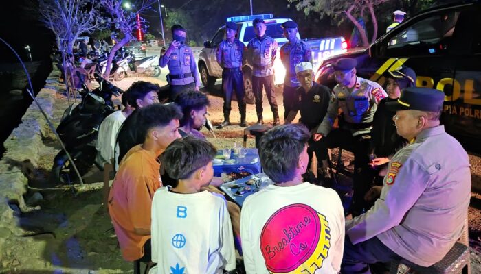 Polres Bima Kota Gelar Patroli Strong Point Rinjani, Sampaikan Imbauan Kamtibmas kepada Masyarakat