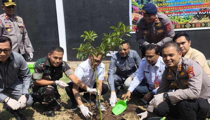 Bakti Persada ke-34 AKABRI 1992, Kapolres Bima Kota Tanam Pohon untuk Kelestarian Lingkungan