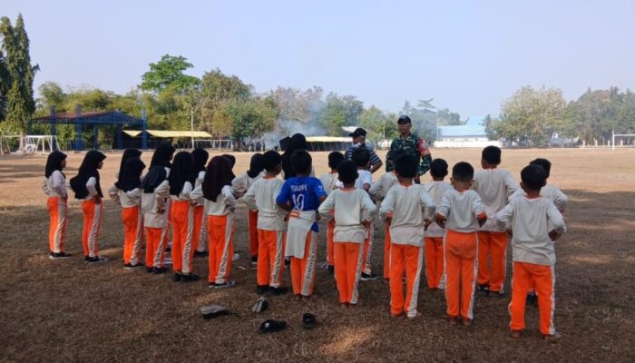 Dari Lapangan Rembige, Siswa Belajar Disiplin dan Kekompakan