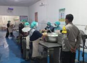 Monitoring MBG, Bhabinkamtibmas Polsek Bolo Sambangi SPPG Tambe Bolo I