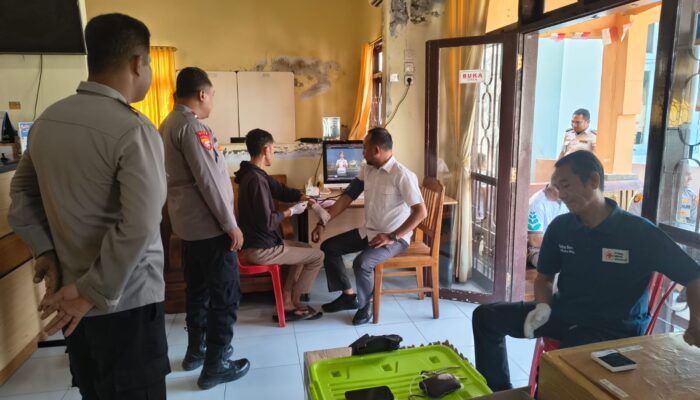 Polsek Kawasan Pelabuhan Laut Bima Ikuti Donor Darah dalam Rangka HUT Karantina Indonesia 2026