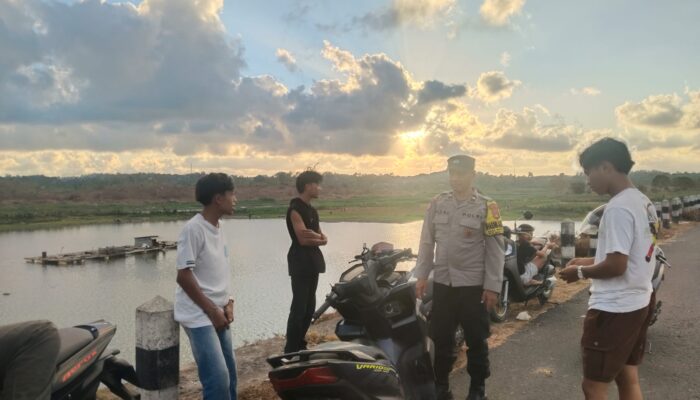 Bhabinkamtibmas Desa Pandan Duri Polsek Terara Gelar Patroli Sore Antisipasi Balap Liar