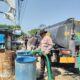 Respon Cepat Krisis Air Bersih, Sat Samapta Polres Sumbawa Bersama BPBD Salurkan Bantuan di Moyo Hulu dan Moyo Utara