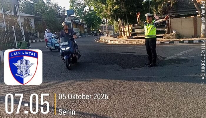 Sat Lantas Polres Dompu Gelar Strong Point Pagi, Pastikan Arus Lalu Lintas Lancar dan Aman
