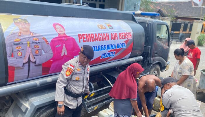 Polres Bima Kota Respons Permintaan Masyarakat, Salurkan Bantuan Air Bersih di Kelurahan Dara