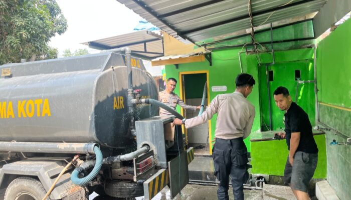 Respons Permintaan Warga, Polres Bima Kota Salurkan Air Bersih untuk Kebutuhan Ibadah