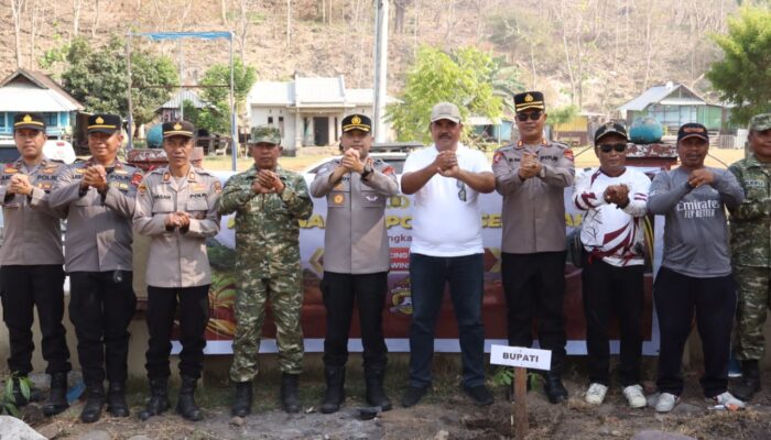 Wujudkan Kepedulian Lingkungan, Kapolres Sumbawa Barat Pimpin Aksi Green Policing di Pantai Balad