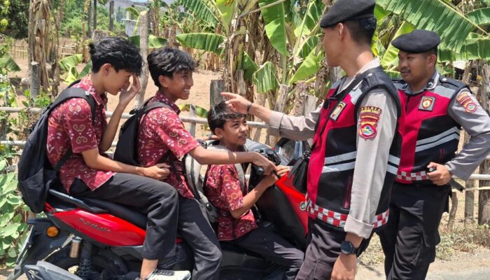 Sambangi Lingkungan Sebubuk, Polisi Sampaikan Himbauan Kamtibmas